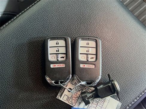 Used 2022 Honda CR-V Touring image 32
