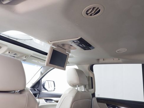 Used 2020 Cadillac Escalade Premium Luxury image 17