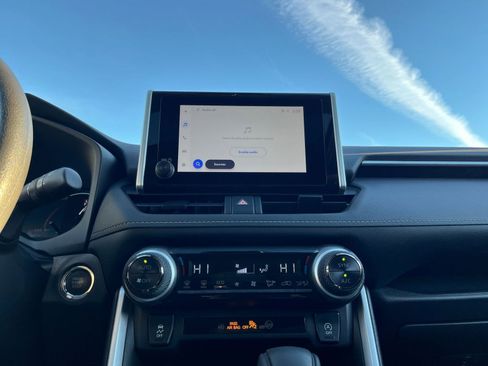 Used 2025 Toyota RAV4 XLE image 22