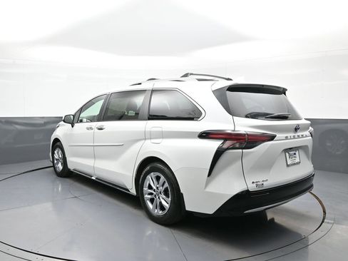 Certified 2025 Toyota Sienna Limited AWD/4WD image 8