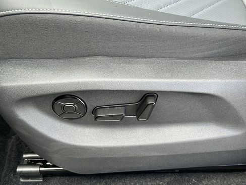 New 2026 Volkswagen Tiguan SE image 12