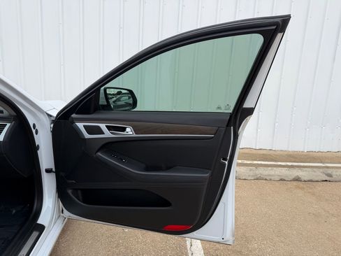 Used 2015 Hyundai Genesis 5.0 RWD image 24