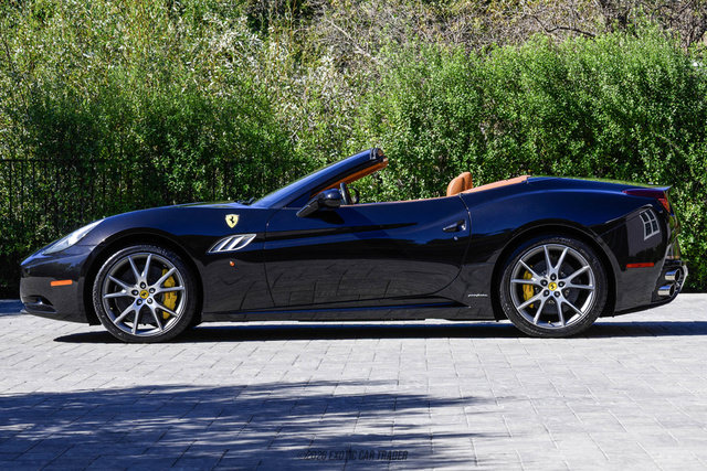 Used 2013 Ferrari California RWD image 2
