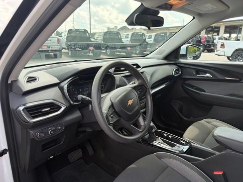 Used 2023 Chevrolet TrailBlazer LT FWD image 29