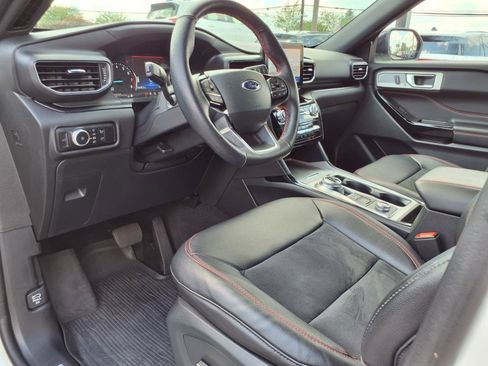 Certified 2023 Ford Explorer ST-Line w/ Class IV Trailer Tow Package image 17