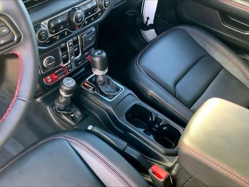 Used 2024 Jeep Wrangler Unlimited Rubicon image 17