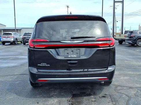 Used 2025 Chrysler Pacifica Select FWD image 17