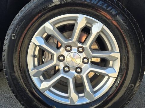 Used 2023 Chevrolet Silverado 1500 LT AWD/4WD image 11