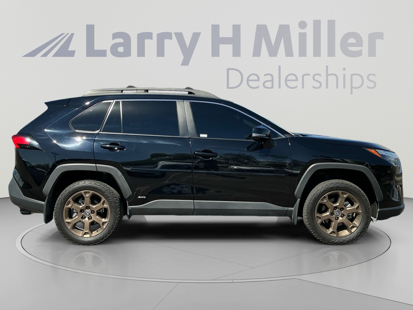Certified 2025 Toyota RAV4 Woodland Edition AWD/4WD image 6