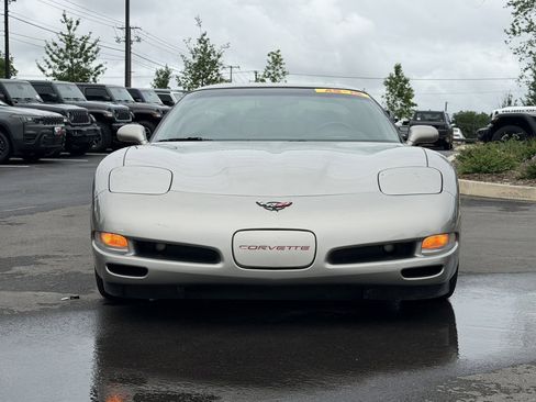 Used 2001 Chevrolet Corvette Coupe w/ Preferred Equipment Group2 RWD image 2