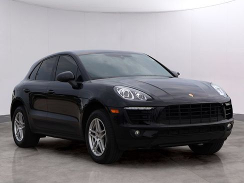 Used 2018 Porsche Macan AWD/4WD image 3
