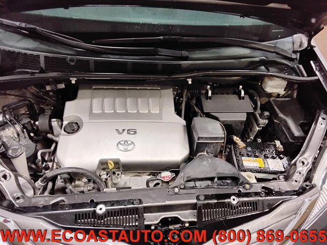 Used 2015 Toyota Sienna XLE w/ XLE Navigation Package FWD image 9