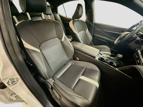 Used 2025 Toyota Camry SE FWD image 32