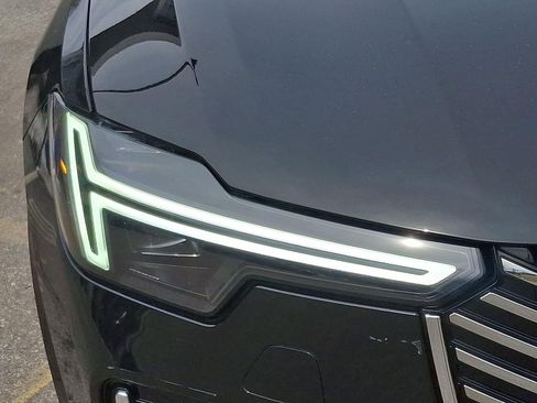 Certified 2025 Volvo XC90 B6 Plus image 9