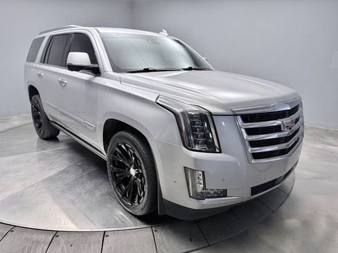 Used 2019 Cadillac Escalade Premium Luxury AWD/4WD image 3