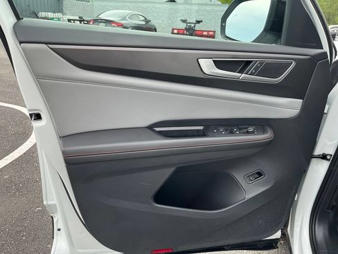 Certified 2024 Volkswagen Atlas Peak Edition SE AWD/4WD image 11