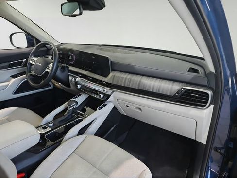 Certified 2024 Kia Telluride EX w/ EX Captain's Chair Package FWD image 25