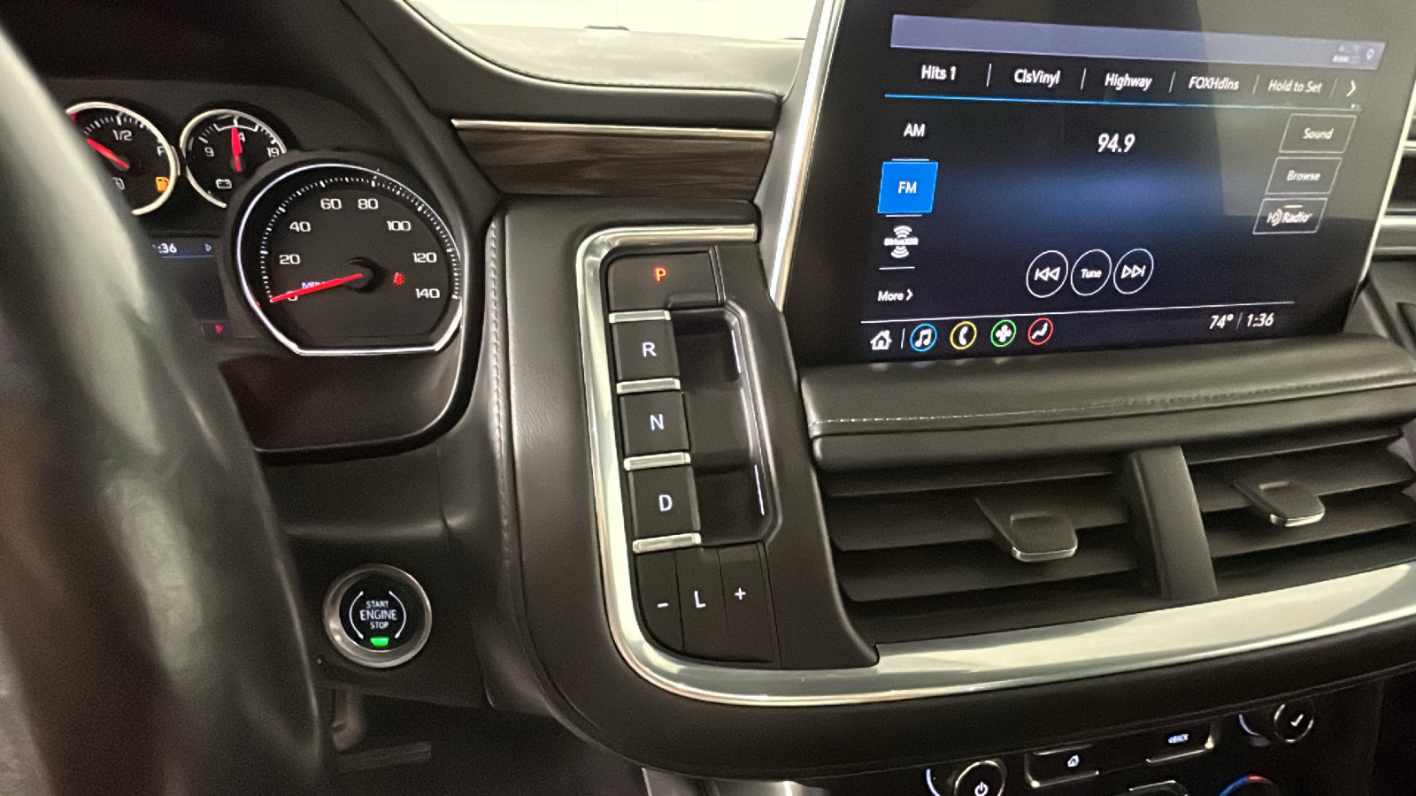 Used 2021 Chevrolet Tahoe Z71 w/ Z71 Signature Package AWD/4WD image 25