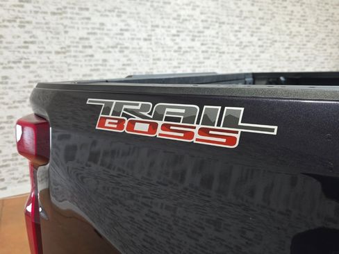 Used 2022 Chevrolet Silverado 1500 LT Trail Boss w/ Convenience Package II image 17