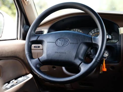 Used 2002 Toyota 4Runner SR5 RWD image 25