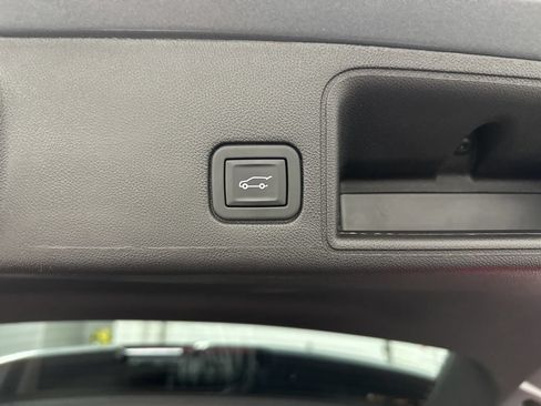 Used 2024 GMC Terrain Denali w/ Denali Premium Package AWD/4WD image 40