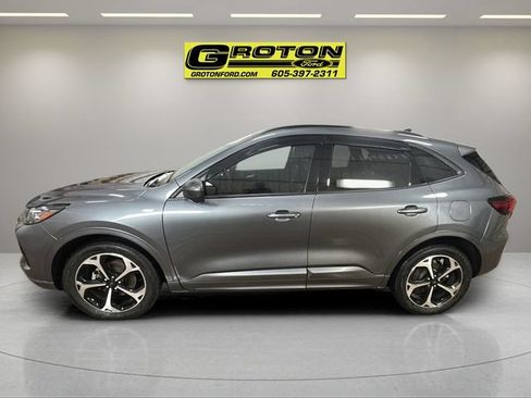 Used 2023 Ford Escape ST-Line Elite AWD/4WD image 2