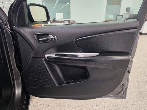 Used 2020 Dodge Journey SE FWD image 34