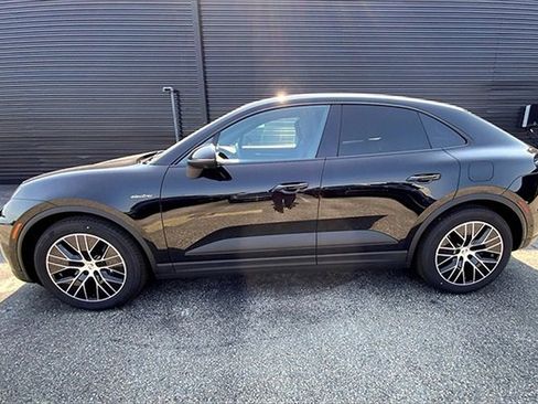 Used 2025 Porsche Macan Electric image 2