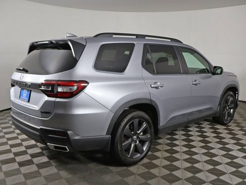 Used 2025 Honda Pilot Sport image 10