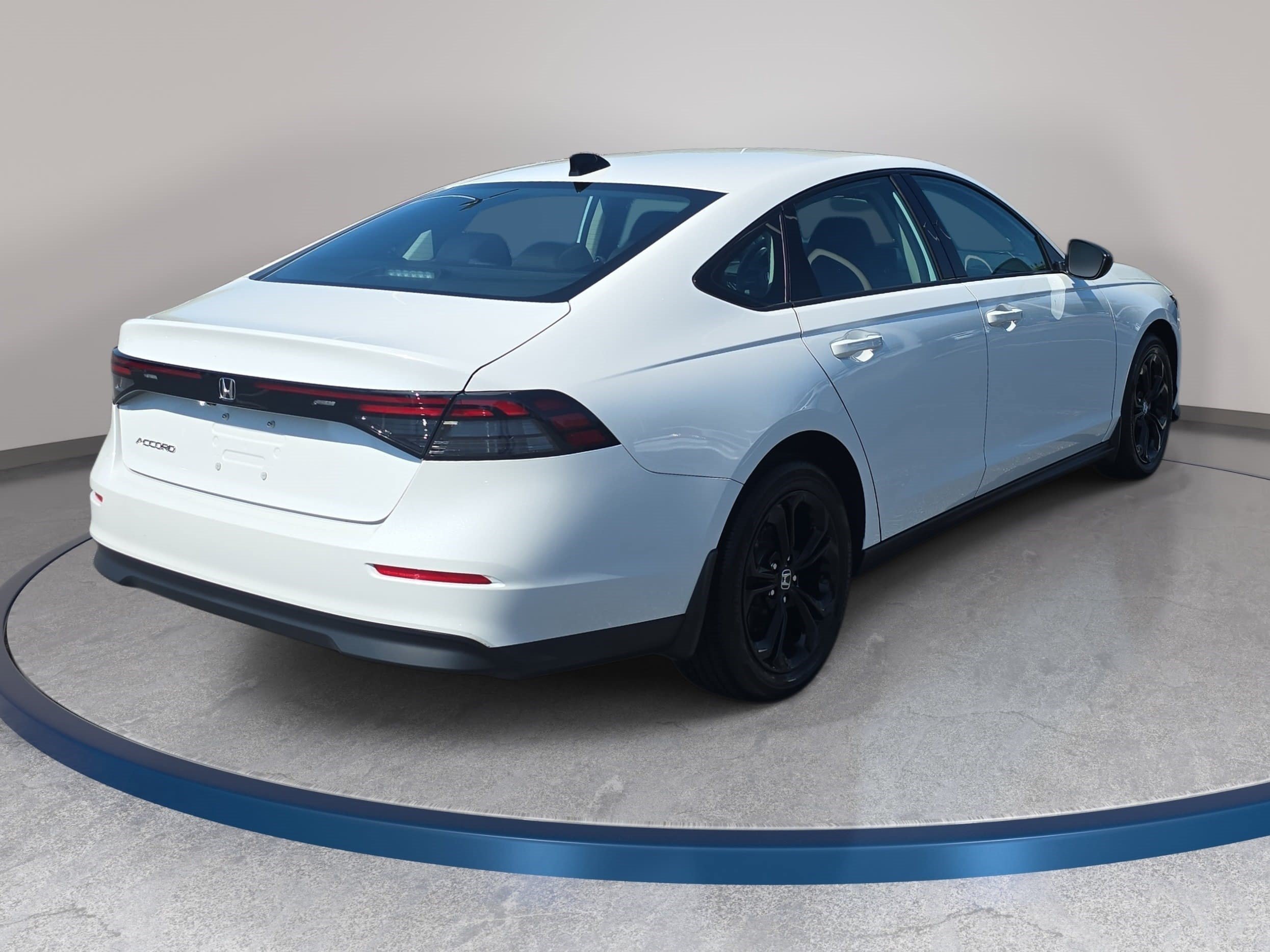 Certified 2025 Honda Accord SE image 5