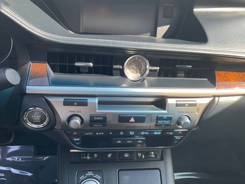 Used 2015 Lexus ES 350 w/ Ultra Luxury Package FWD image 18