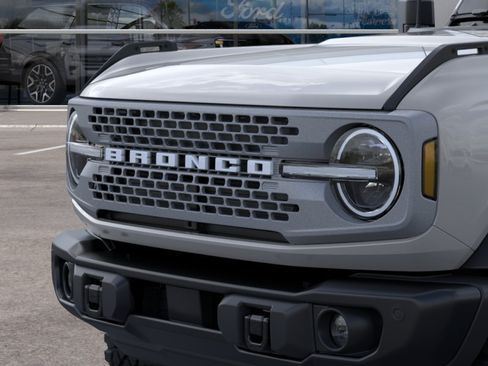 New 2026 Ford Bronco Badlands w/ Sasquatch Package AWD/4WD image 44