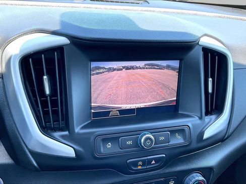 Used 2024 GMC Terrain SLE FWD image 26
