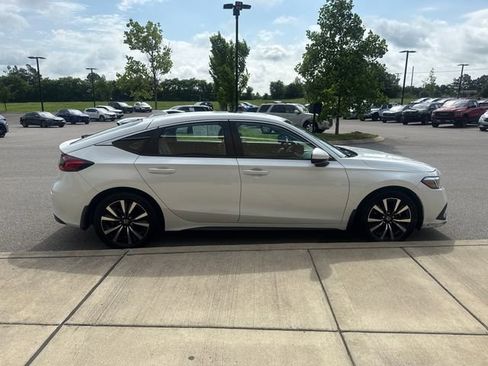 Used 2024 Honda Civic EX-L image 5