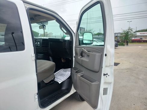Used 2017 Chevrolet Express 2500 LS image 24