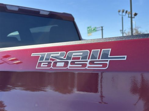 Used 2021 Chevrolet Silverado 1500 LT Trail Boss w/ Bed Protection Package image 17