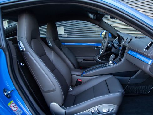 Certified 2025 Porsche 718 Cayman S RWD image 20