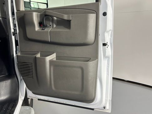 Used 2024 GMC Savana 2500 Work Van w/ Driver Convenience Package image 9