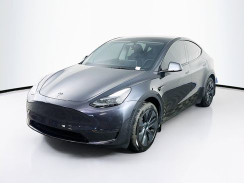 Used 2024 Tesla Model Y Long Range image 3