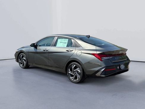 New 2025 Hyundai Elantra SEL w/ Cargo Package FWD image 5