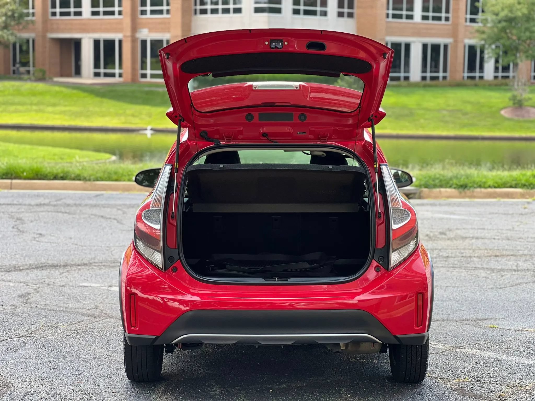 Used 2018 Toyota Prius C Two FWD image 39