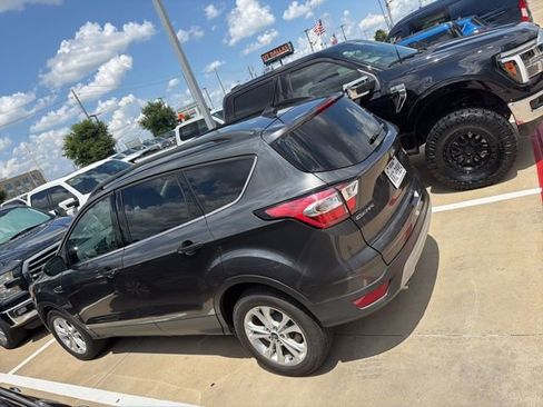 Used 2018 Ford Escape SEL FWD image 3