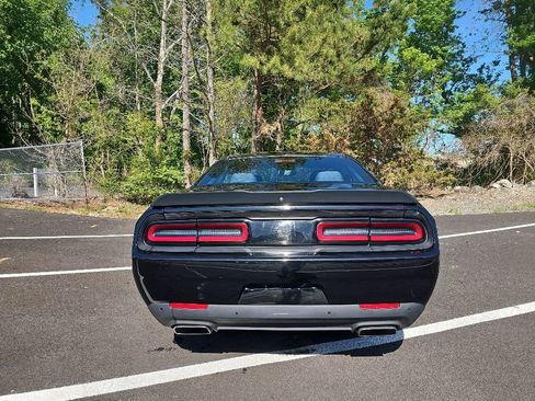 Used 2018 Dodge Challenger R/T w/ Driver Convenience Group RWD image 6