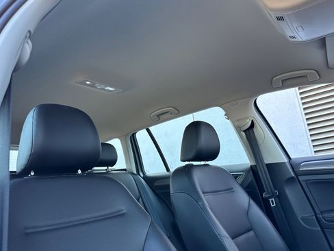 Used 2019 Volkswagen Golf Alltrack S image 17