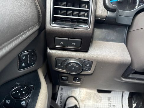 Used 2018 Ford Expedition Limited w/ Equipment Group 302A AWD/4WD image 18
