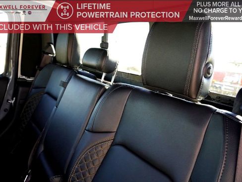 Used 2022 Jeep Gladiator Overland image 30