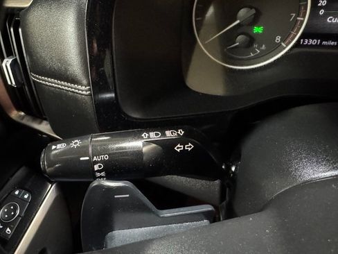 Used 2023 Nissan Pathfinder Platinum w/ Cargo Package image 40