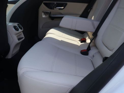 Used 2024 Mercedes-Benz GLC 300 4MATIC image 13