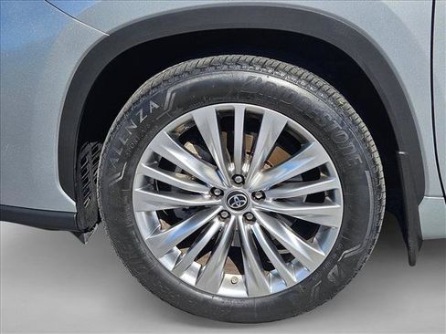 Used 2023 Toyota Highlander Platinum AWD/4WD image 22