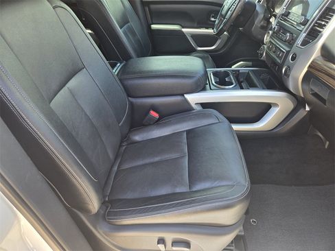 Used 2020 Nissan Titan SL w/ Moonroof Package image 14